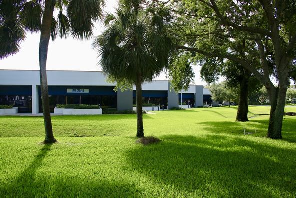 Gateway Business Center Office/Flex: 1333 - 1335 Gateway Dr., Melbourne, FL 32901